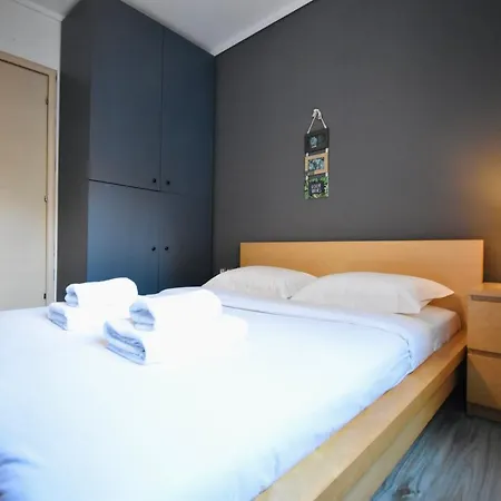 Aristoteles Square Apartment *