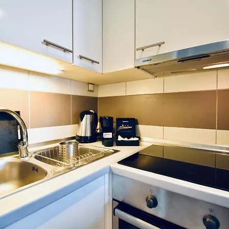Aristoteles Square Apartment *